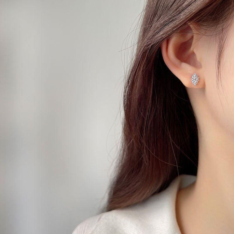 beautiful oval cz flower 925 sterling silver stud earrings
