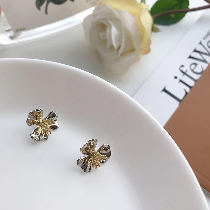 beautiful golden flower 925 sterling silver stud earrings