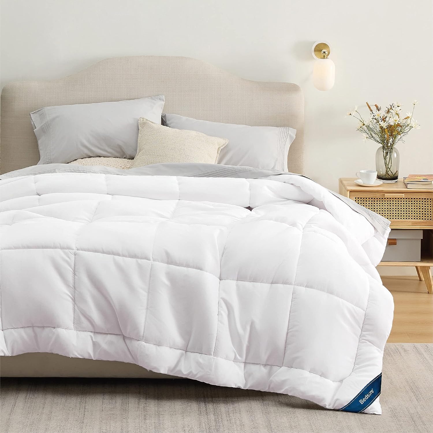 Bedsure Queen Comforter Duvet Insert - Quilted White, All Season Down Alternative Queen Size Bedding Comforter with Corner Tabs