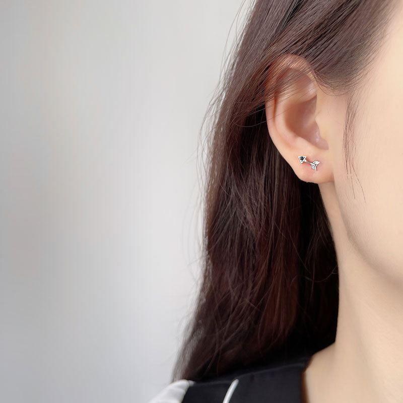 asymmetry arrow black eye 925 sterling silver stud earrings