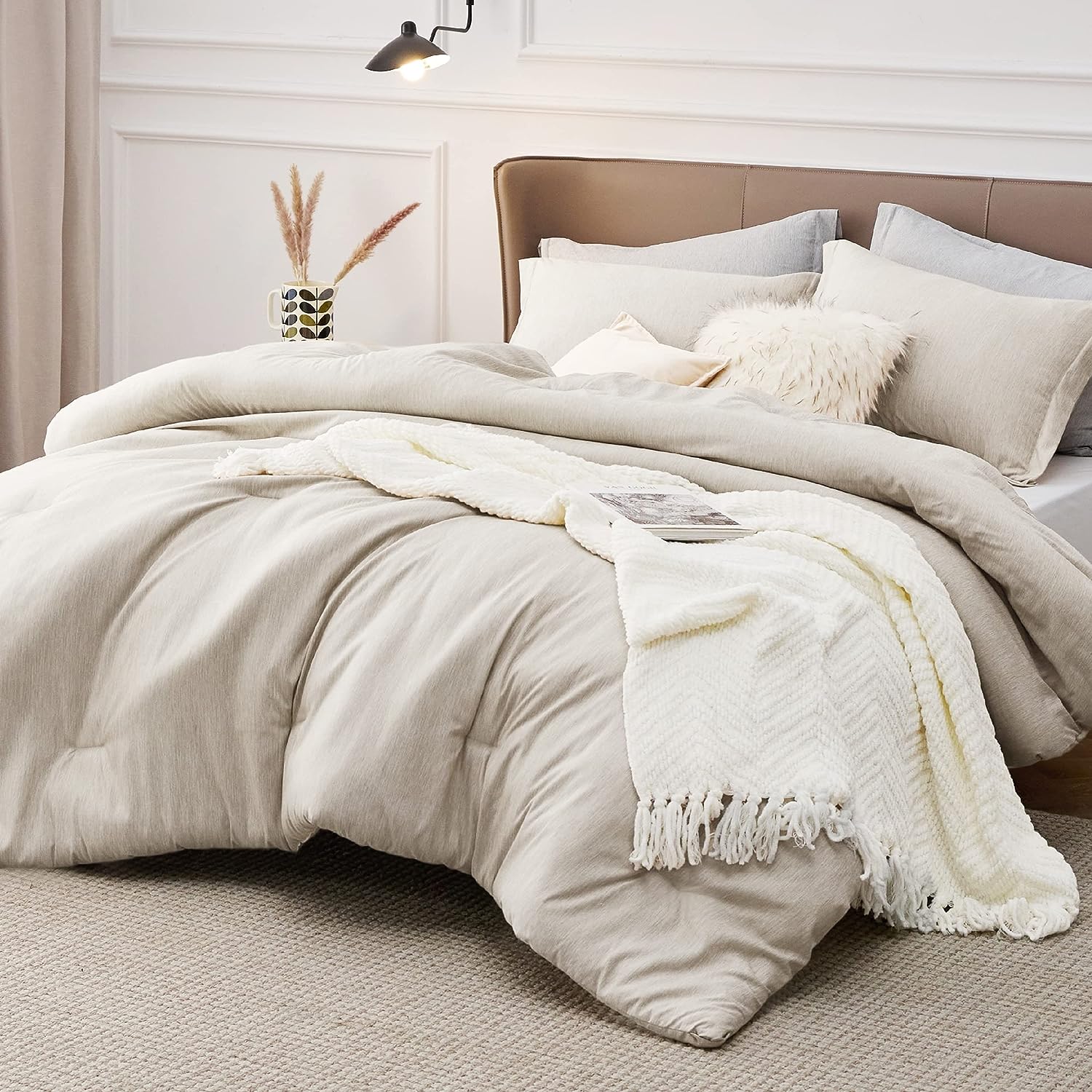 Bedsure Queen Comforter Set Kids - Beige Queen Size Comforter, Soft Bedding for All Seasons, Cationic Dyed Bedding Set, 3 Pieces, 1 Comforter (90"x90") and 2 Pillow Shams (20"x26"+2")